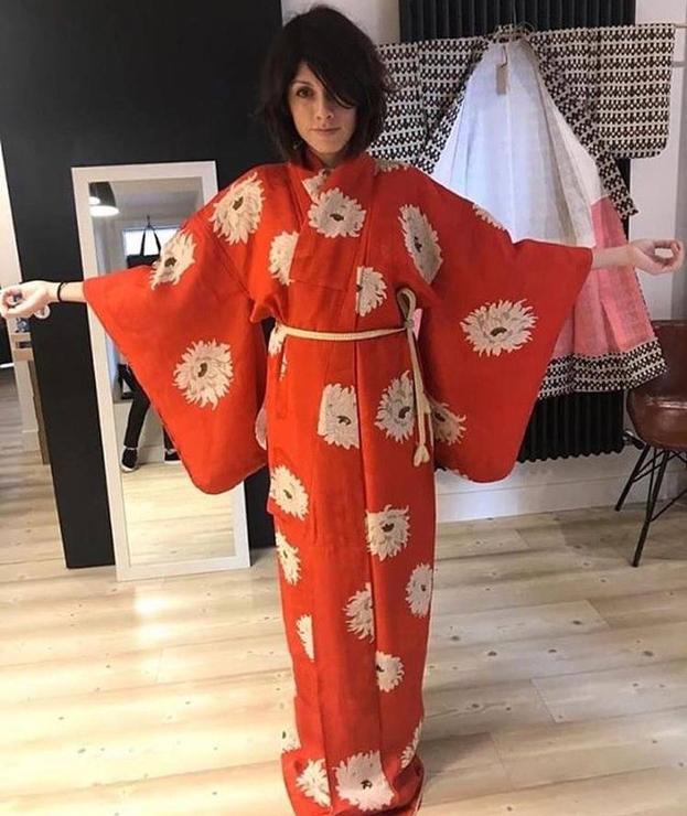 Así son los kimonos que estas amigas encontraron en Japón y Kimono Zara de segunda mano en la provincia de Vizcaya en
